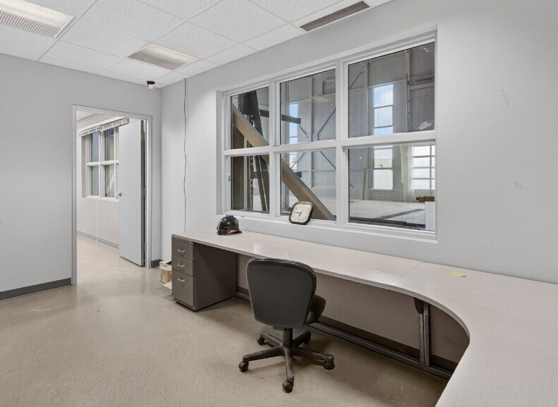 More Photos Of 5500 Canotek Rd, Ottawa Flex For Sale