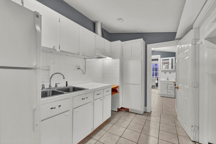 More Photos Of 4911 Oleander Dr, Wilmington General Retail For Sale