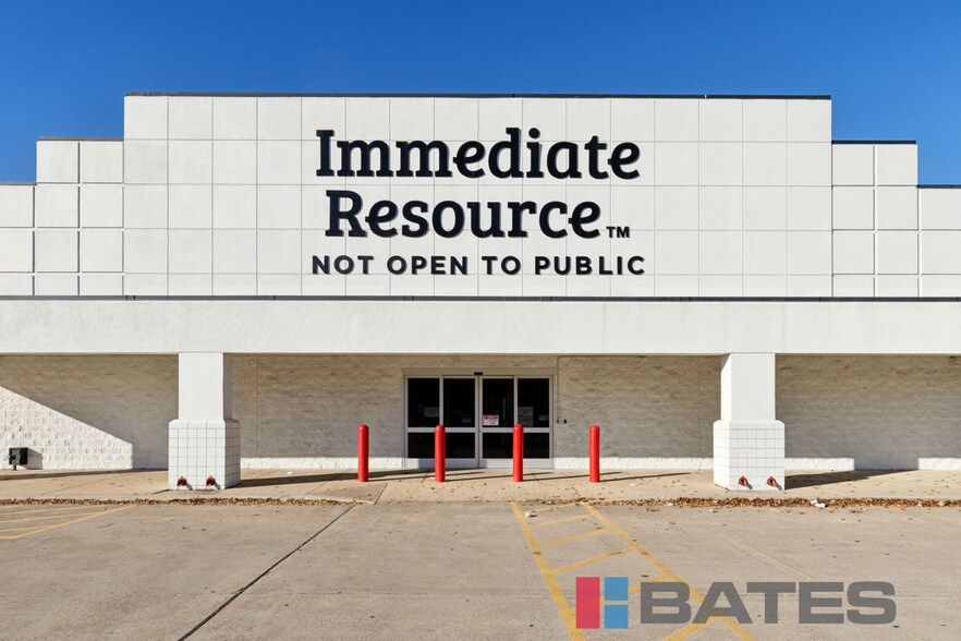 Primary Photo Of 8330 N Stemmons Fwy, Dallas Freestanding For Sale