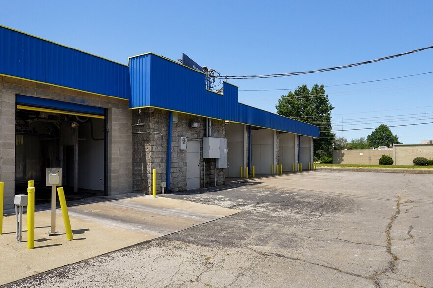 More Photos Of 2812 E Chestnut Expy, Springfield Carwash For Sale