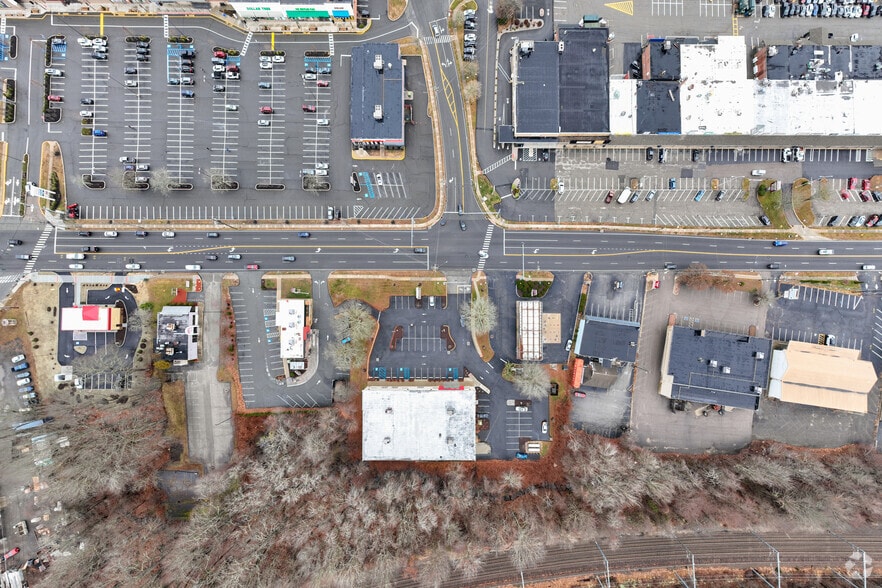 More Photos Of 721 Long Hill Rd, Groton Freestanding For Lease