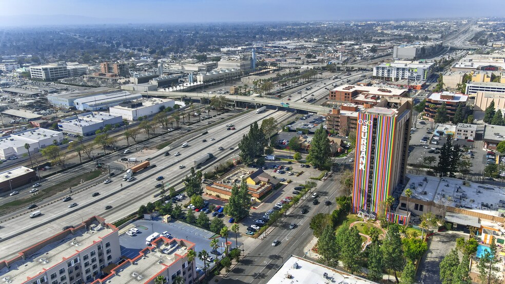 More Photos Of 235 S 1st St, Burbank General Retail For Sale