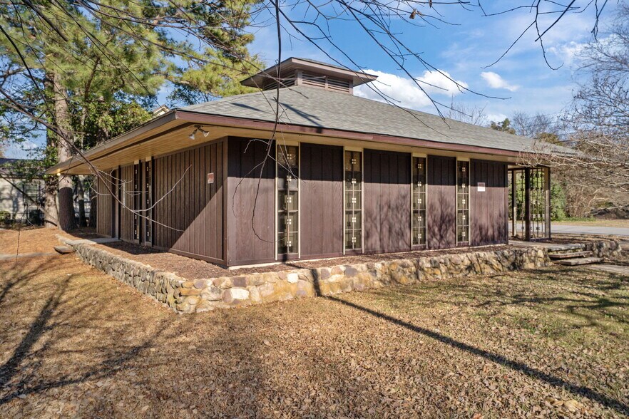 More Photos Of 401 N James St, Goldsboro Medical For Sale