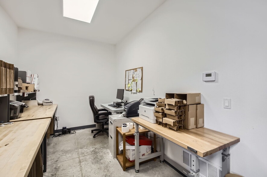 More Photos Of 955 Merchant Ct, Windsor Flex For Sale