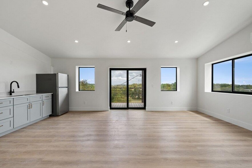 More Photos Of 451 Farrell Rd, Dripping Springs Light Distribution For Sale