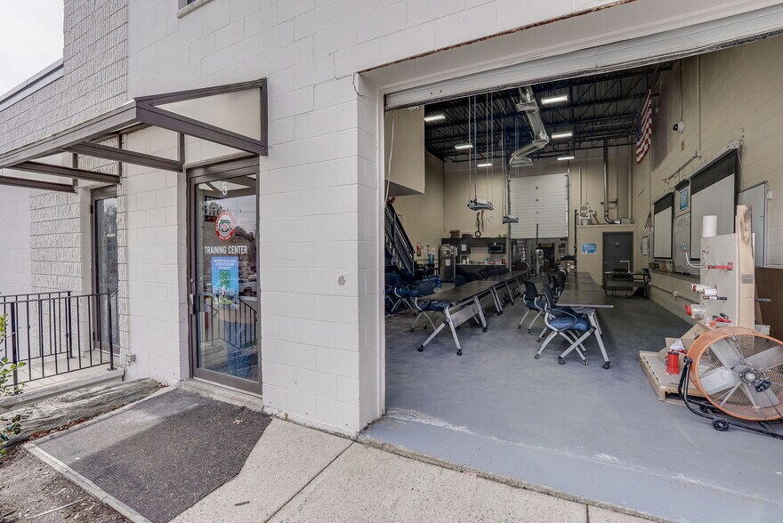 More Photos Of 34 Sullivan Rd, North Billerica Warehouse For Lease