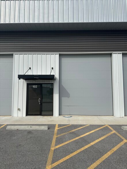 More Photos Of 803 W Price Ln, Rogers Flex For Lease