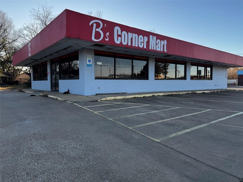 More Photos Of 1808 W Gentry Pky, Tyler Service Station For Sale