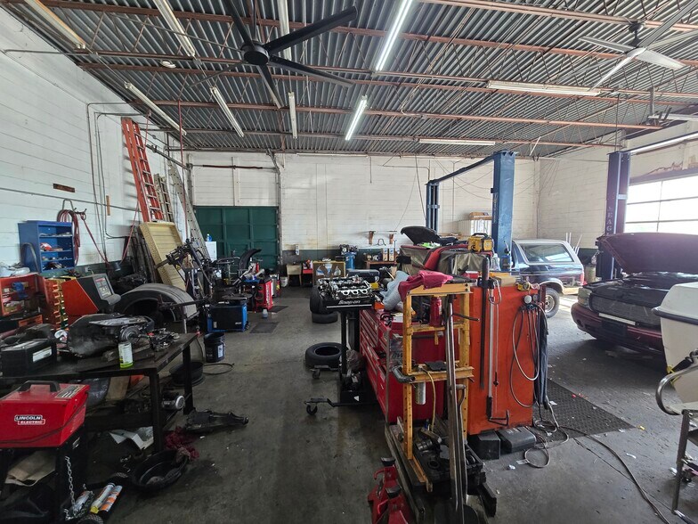 More Photos Of 1137 US Highway 19, Holiday Auto Repair For Sale