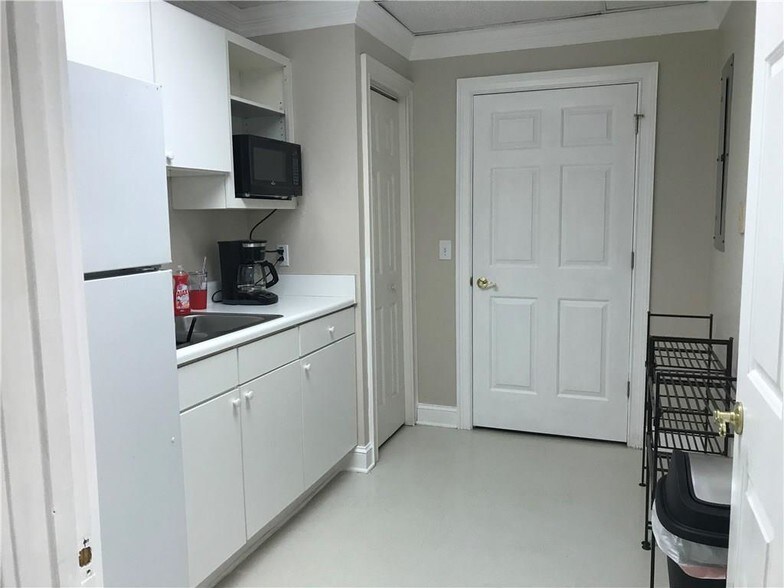 More Photos Of 115 Samaritan Dr, Cumming Medical For Lease