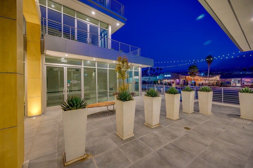 More Photos Of 219 Ave I, Redondo Beach Storefront For Lease