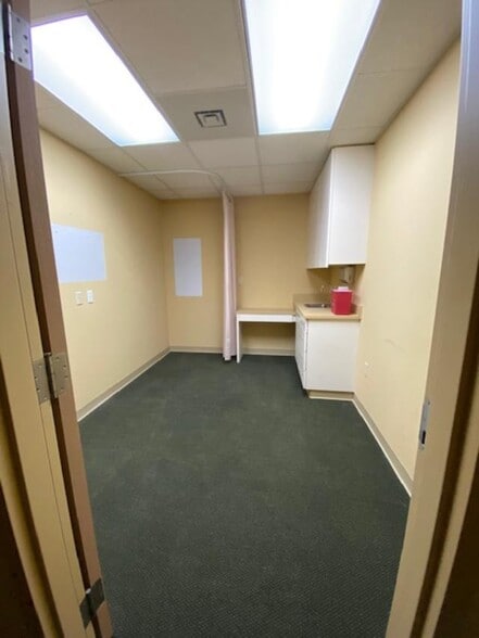 More Photos Of 705 Breedlove Dr, Monroe Medical For Lease