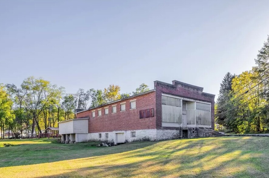More Photos Of 0 Depot St, Slickville Warehouse For Sale
