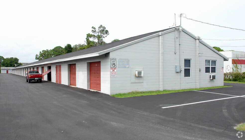 More Photos Of 6963 W Nasa Blvd, Melbourne Self Storage For Lease