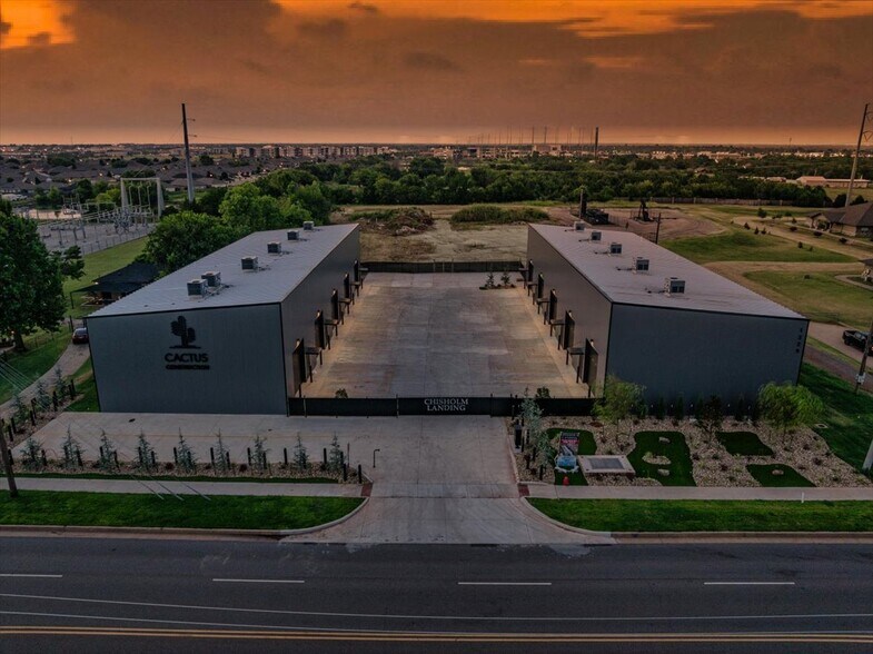 More Photos Of 1229 NW 122nd St, Oklahoma City Light Manufacturing For Lease