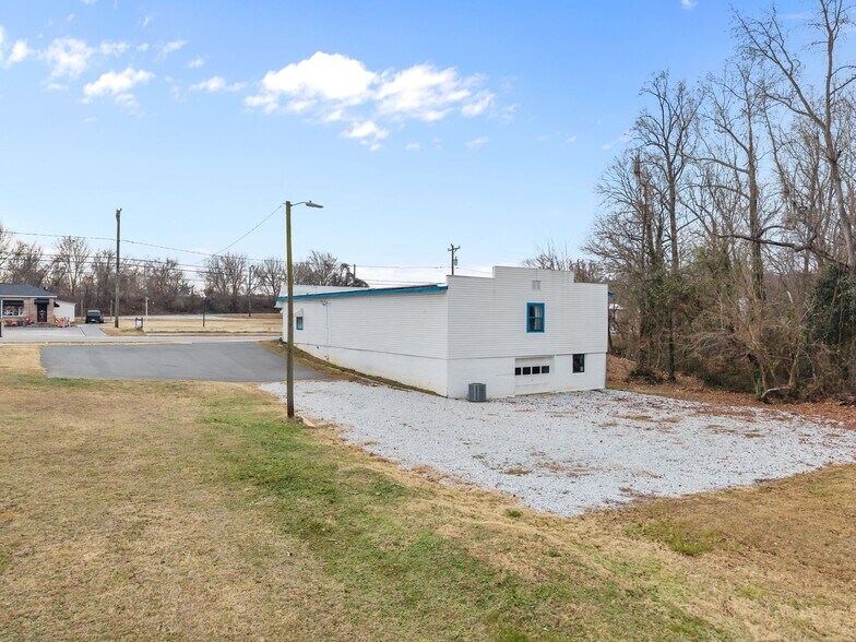 More Photos Of 1108 S Salisbury, Spencer Freestanding For Sale