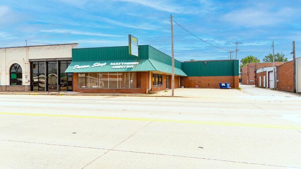 More Photos Of 104 E Graham Ave, Pryor General Retail For Sale