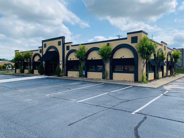 More Photos Of 1625 Woodruff Rd, Greenville Restaurant For Sale
