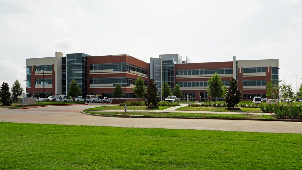 More Photos Of 13905 University Blvd, Sugar Land Medical For Sale