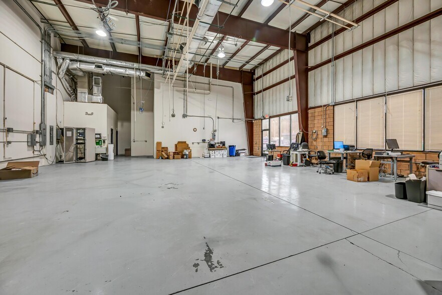 More Photos Of 1087 Federal Rd, Brookfield Warehouse For Lease