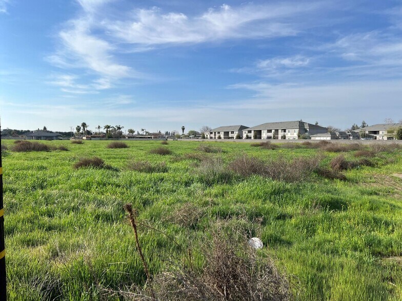 More Photos Of Pioneer Avenue & Highway 65, Porterville Land For Sale