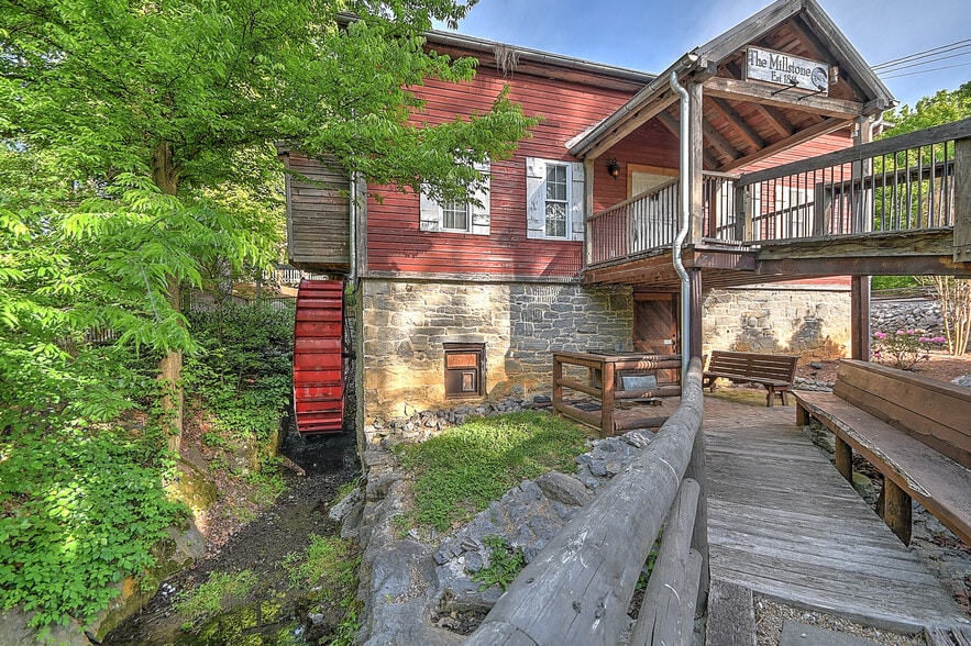 More Photos Of 715 Carson Creek Rd, Limestone Specialty For Sale