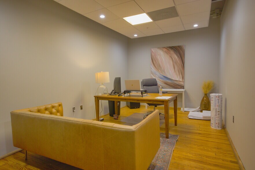 More Photos Of 23 W Broad St, Richmond Office For Sale