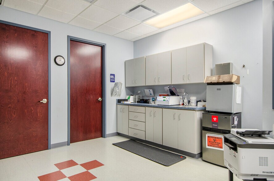 More Photos Of 9475 N Holly Rd, Grand Blanc Medical For Sale