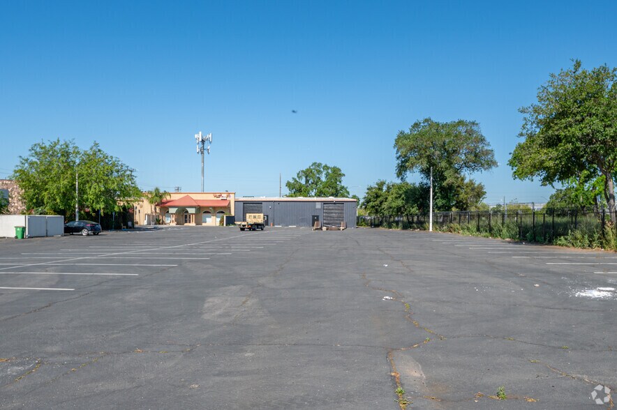 More Photos Of 3325-3327 Longview Dr, Sacramento Coworking Space