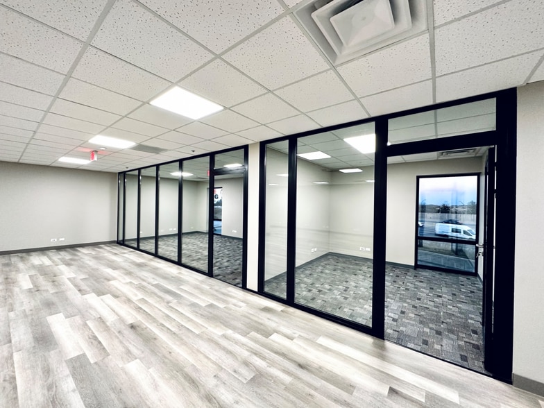 More Photos Of 9950 Lawrence Ave, Schiller Park Unknown For Lease