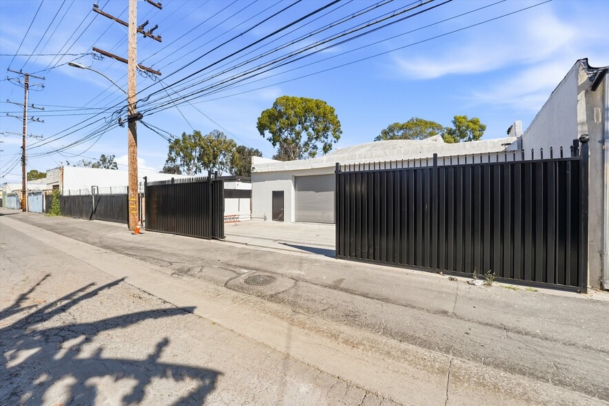 More Photos Of 11317 Atlantic Ave, Lynwood Warehouse For Sale