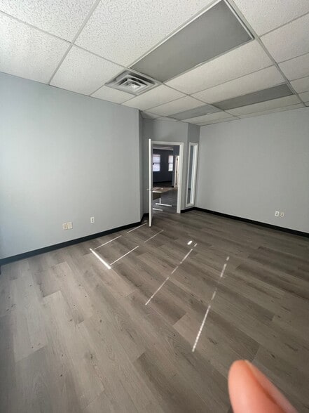 More Photos Of 59 E Mill Rd, Long Valley Office For Sale