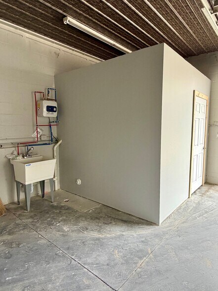 More Photos Of 330-336 E Main St, Twin Lakes General Retail For Lease