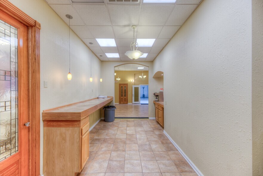 More Photos Of 1109 E Memphis St, Broken Arrow Religious Facility For Lease