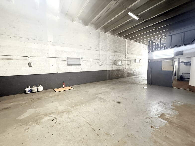 More Photos Of 6405-6447 NW 82nd Ave, Miami Warehouse For Lease