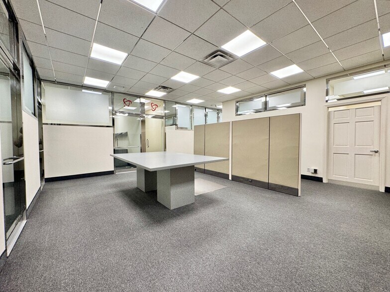 More Photos Of 25-21 49th St, Astoria Office For Lease