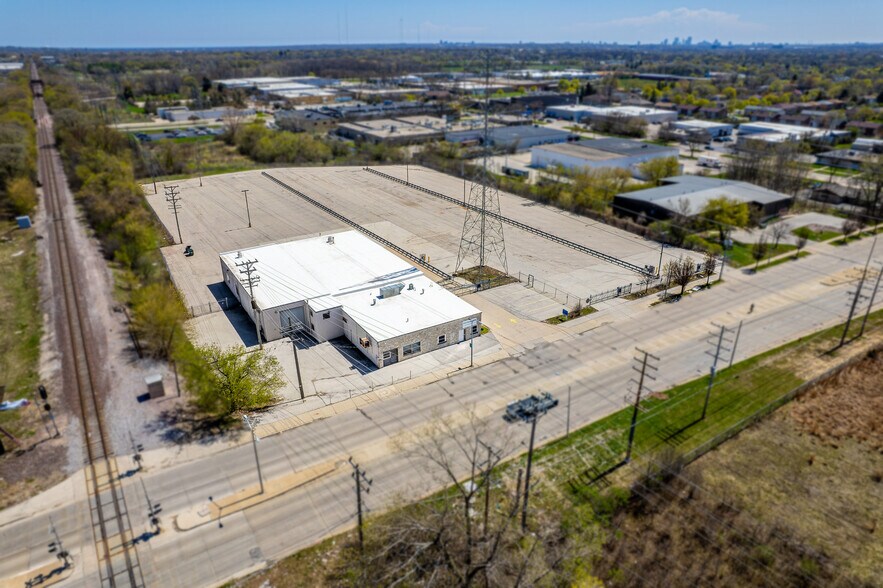 More Photos Of 6242 N 64th St, Milwaukee Truck Terminal For Lease