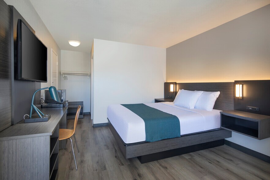 More Photos Of 1564 E Main St, Woodland Hotel For Sale