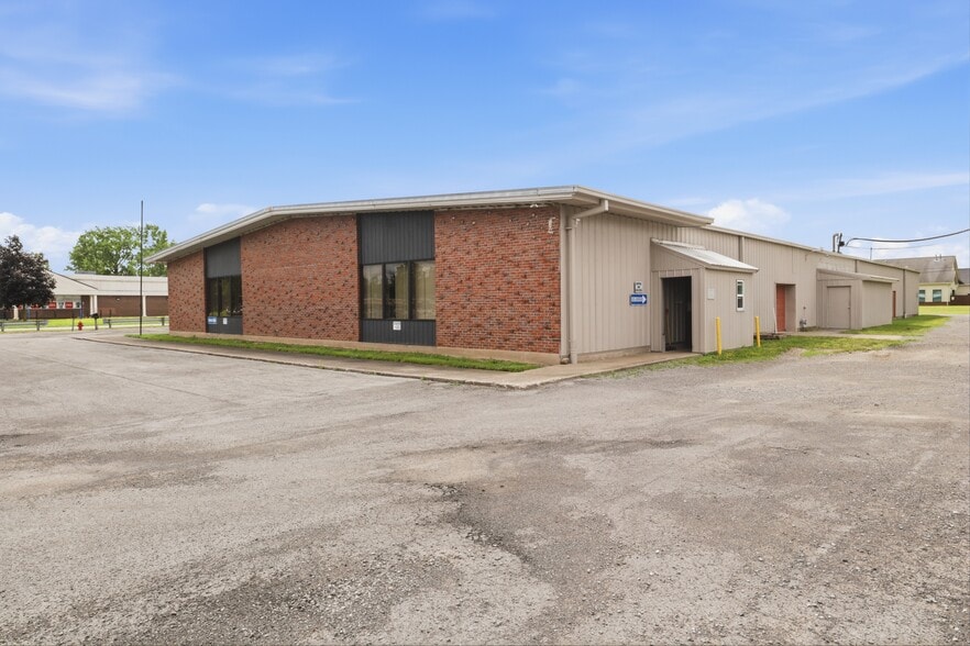Primary Photo Of 6614 Lincoln Ave, Lockport Restaurant For Sale
