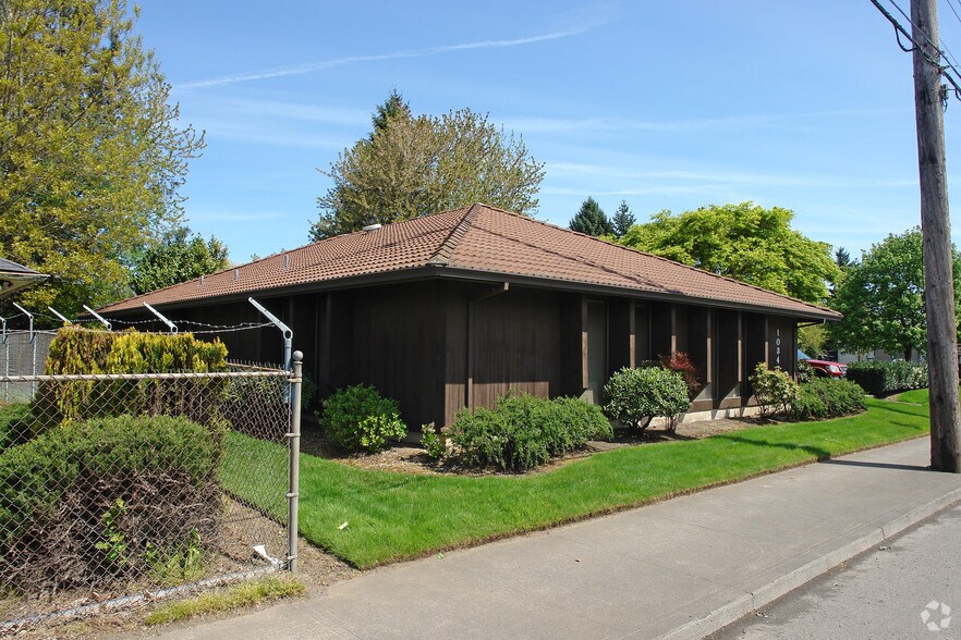 More Photos Of 10347 SE Division St, Portland Office For Sale
