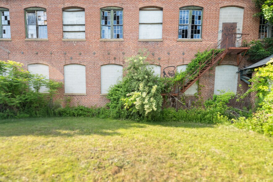 More Photos Of 277 E Main St, East Brookfield Warehouse For Sale