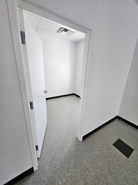 More Photos Of 2100 1st Ave S, Saint Petersburg Medical For Sale