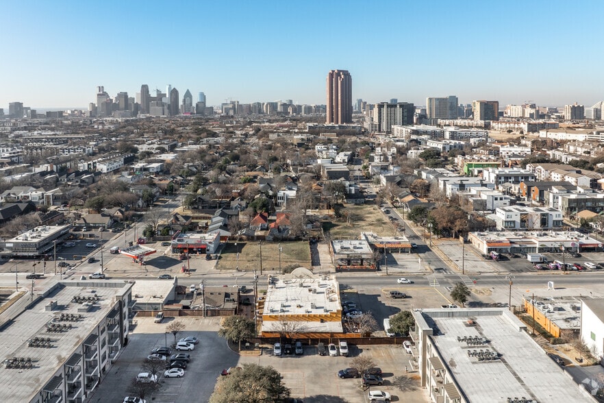 More Photos Of 2420 N Fitzhugh Ave, Dallas Supermarket For Lease