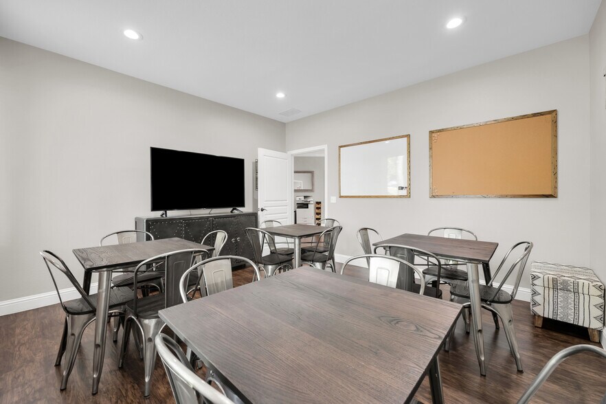 More Photos Of 550 N Walnut Creek Dr, Mansfield Office Residential For Sale