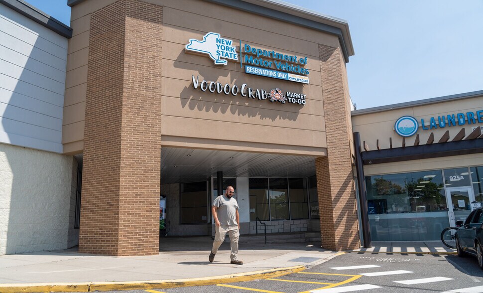 More Photos Of 900-944 Carmans Rd, Massapequa Unknown For Lease