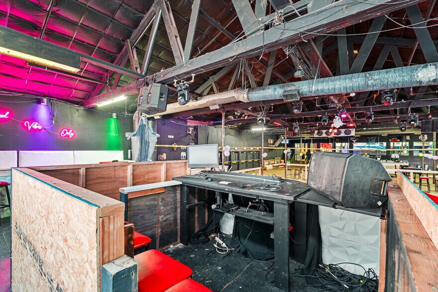 More Photos Of 13087 Hwy 271 N, Tyler Sports And Entertainment For Lease