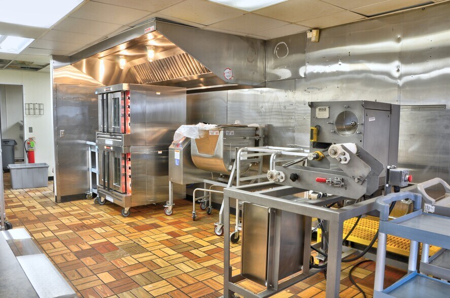 More Photos Of 1211 7th Ave, Two Harbors Fast Food For Sale