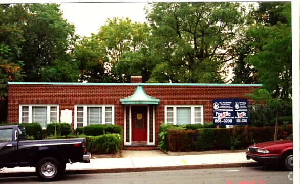 Primary Photo Of 141 Highland Ave, Somerville Medical For Sale