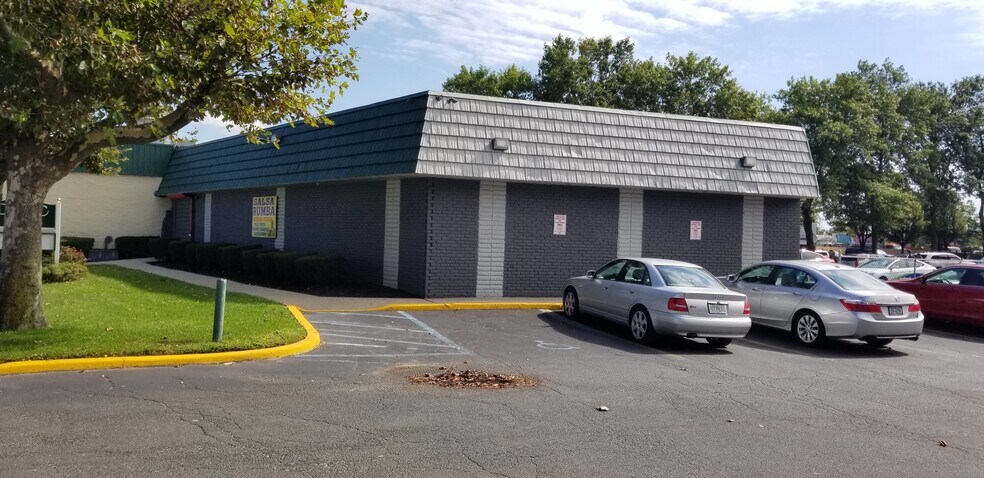 More Photos Of 630 Pine Aire Dr, Bay Shore Freestanding For Lease