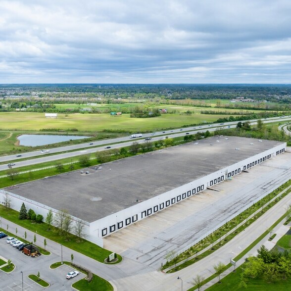 More Photos Of 5701 N Meadows Dr, Grove City Warehouse For Lease